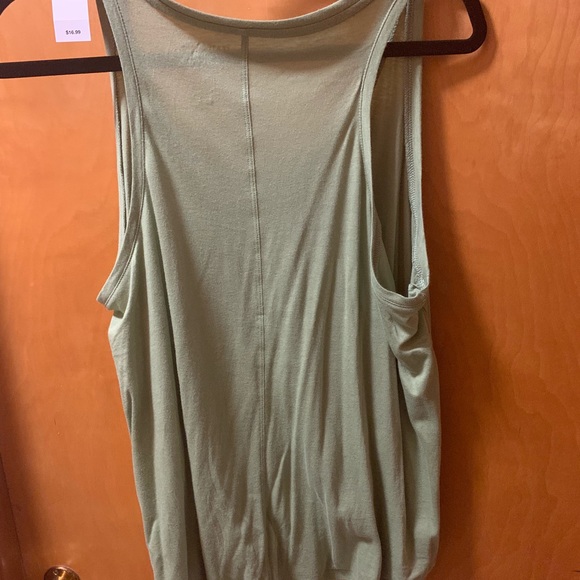 Basic green tank - Picture 3 of 3